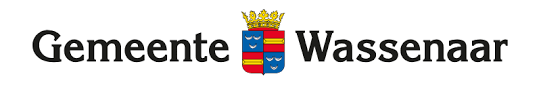 Wapen van gemeente Wassenaar tussen de woorden 'Gemeente' en 'Wassenaar' in zwart lettertype.